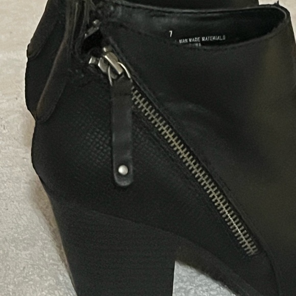DV Dolce Vita Black Boots Sz 7 - Picture 4 of 13